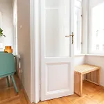 Apartment Elegant,bright,best Location *