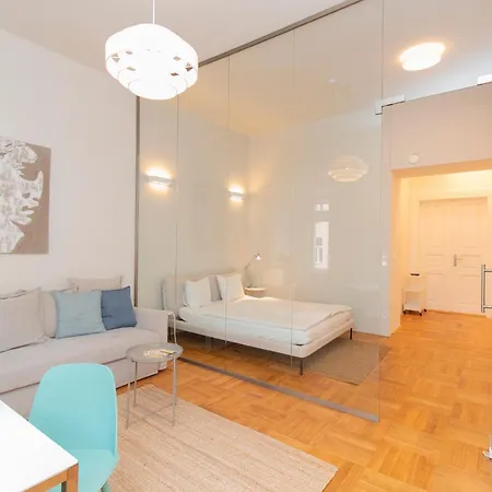 Elegant,bright,best Location شقة براغ