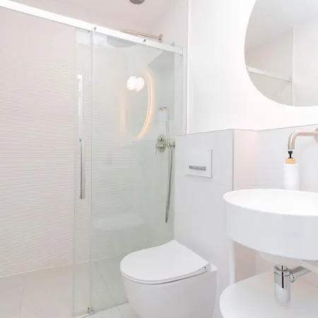 Elegant,bright,best Location *