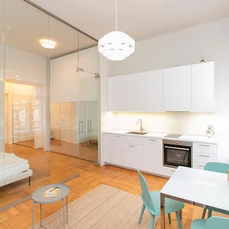 Elegant,bright,best Location 公寓