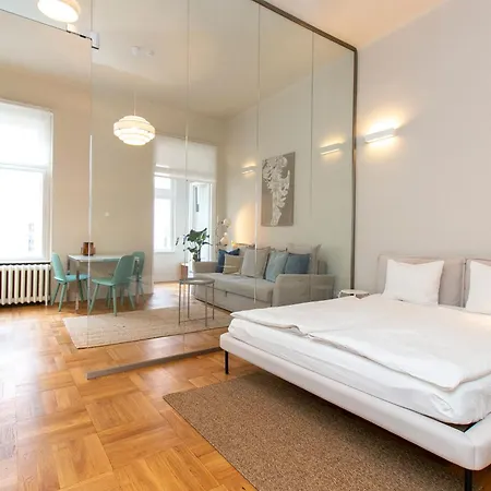 Elegant,bright,best Location Apartment