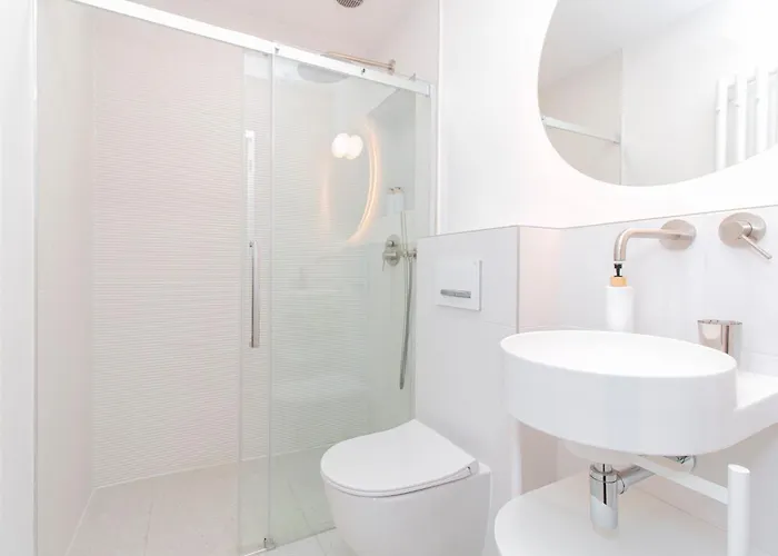 Elegant,bright,best Location *