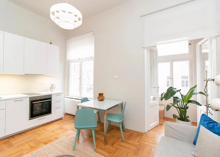 Apartment Elegant,bright,best Location *